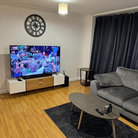 Luxury Apartments Ντάγκεναμ Εξωτερικό φωτογραφία