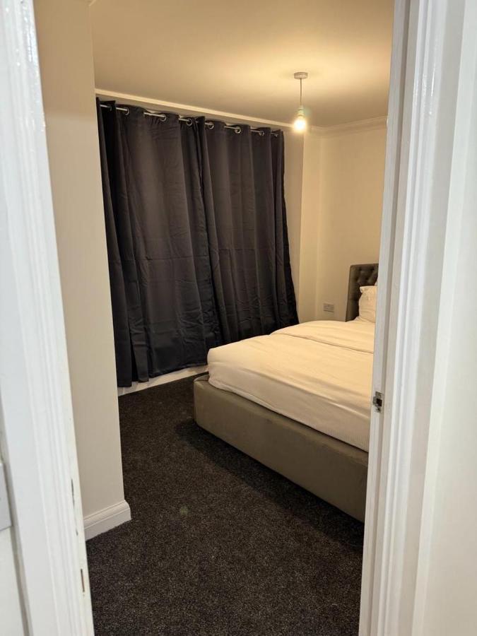 Luxury Apartments Ντάγκεναμ Εξωτερικό φωτογραφία