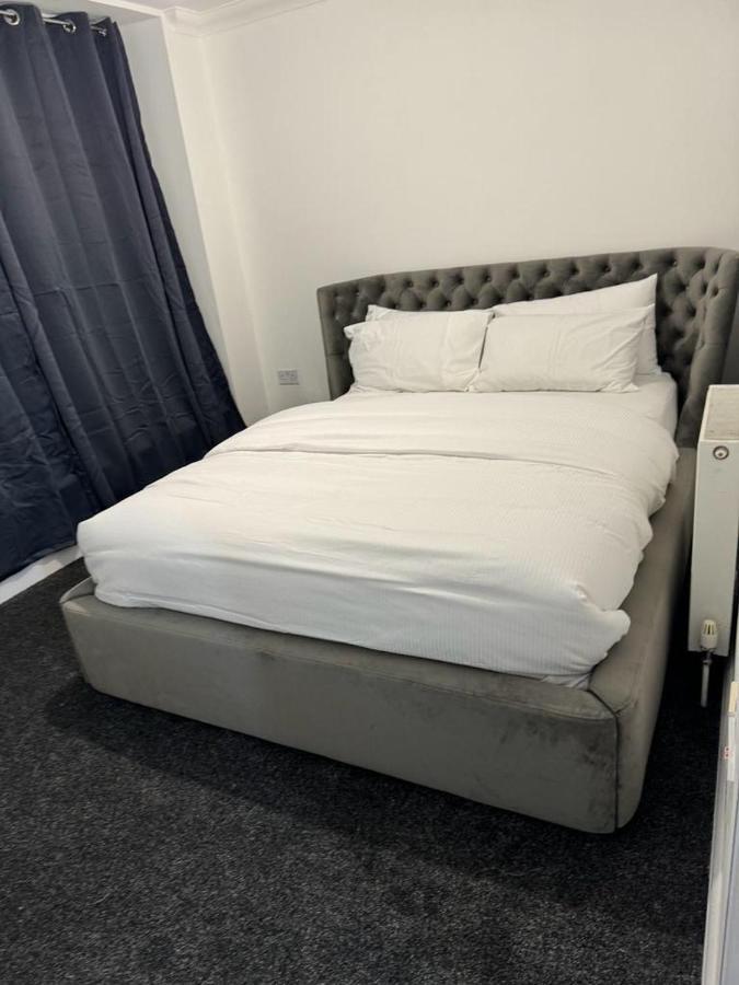 Luxury Apartments Ντάγκεναμ Εξωτερικό φωτογραφία