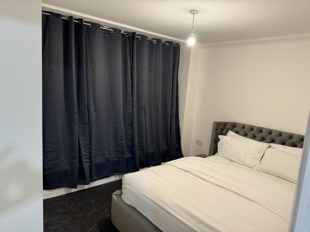 Luxury Apartments Ντάγκεναμ Εξωτερικό φωτογραφία