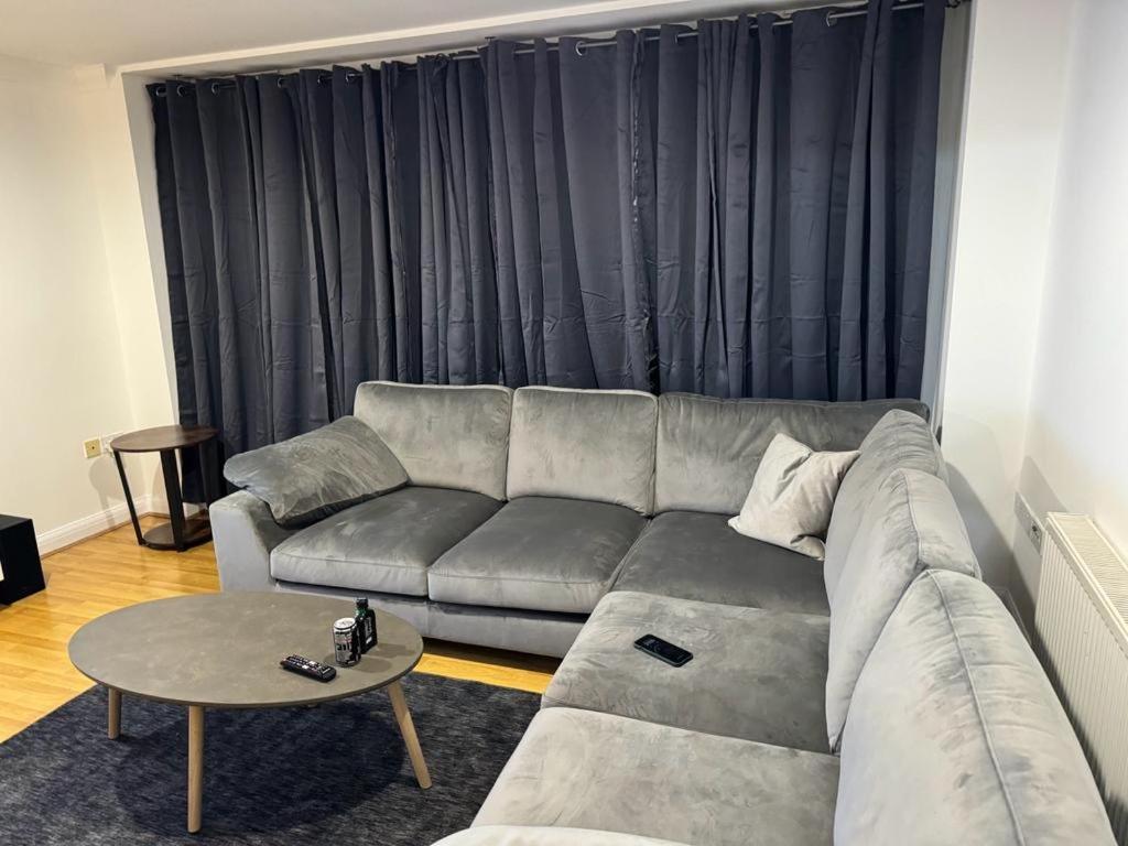Luxury Apartments Ντάγκεναμ Εξωτερικό φωτογραφία