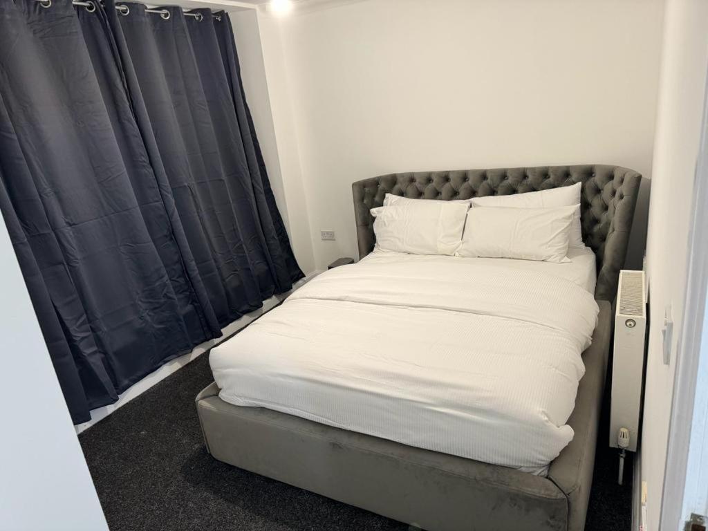 Luxury Apartments Ντάγκεναμ Εξωτερικό φωτογραφία