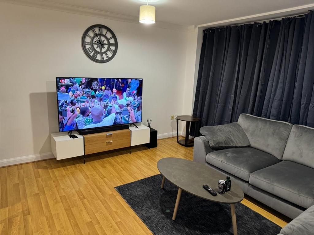 Luxury Apartments Ντάγκεναμ Εξωτερικό φωτογραφία